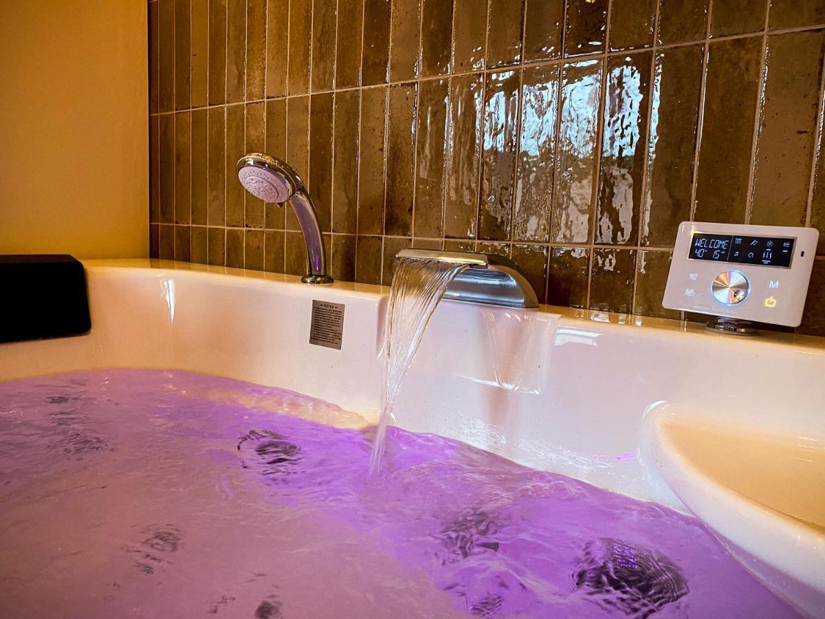 Love Room Suite Bali - Auray En Bretagne Brech ภายนอก รูปภาพ