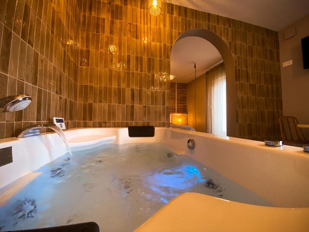 Love Room Suite Bali - Auray En Bretagne Brech ภายนอก รูปภาพ